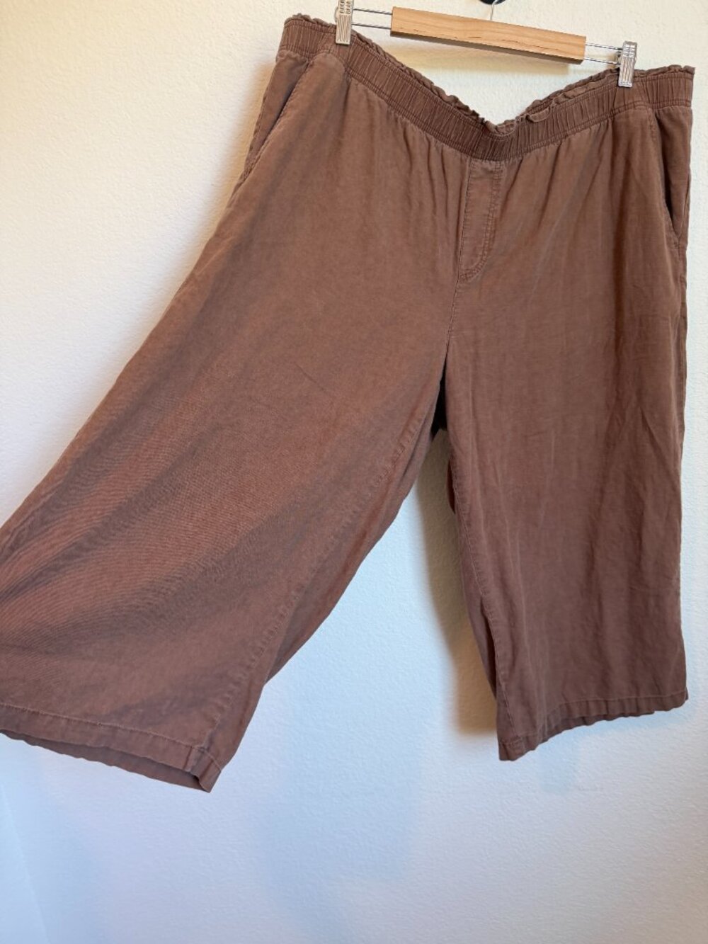 Old Navy High Rise Lettuce Waist Linen Blend Wide Leg Crop Pants 2X Brown - Picture 3 of 10